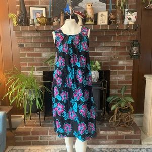 Gorgeous Hibiscus Print Hawaiian Sleeveless Muumuu